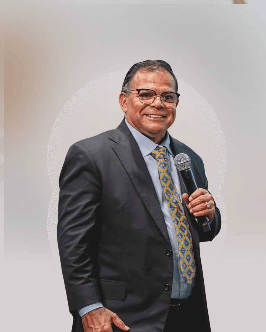 Apóstol Jesús Lemus predicando